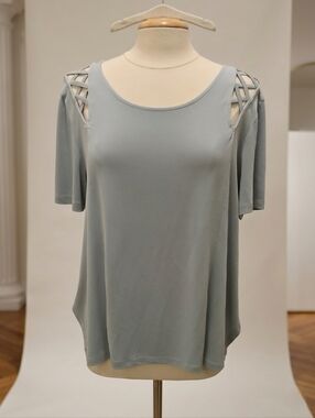 Relaxed Cut Out Short Sleeve Tee
